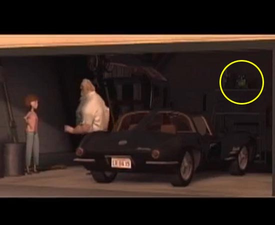O robô Wall-E faz uma rápida aparição no filme Os Incríveis (2004). Ele está guardado na garagem.