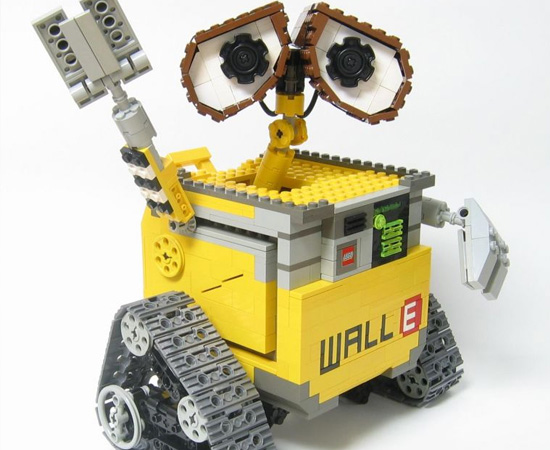 O famoso robô Wall-E também foi replicado por um artista de Lego.