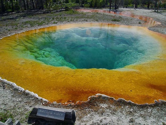 Nada menos do que o mais antigo parque nacional do mundo, aquele que serviu de inspiração para muitos outros. O norte-americano Yellowstone foi inaugurado em 1872. É nesse parque que fica o gêiser mais famoso do planeta. Nada menos do que o mais antigo parque nacional do mundo, aquele que serviu de inspiração para muitos outros. O norte-americano Yellowstone foi inaugurado em 1872. É nesse parque que fica o gêiser mais famoso do planeta.