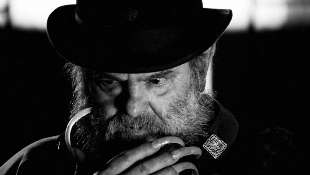 Roer as unhas previne alergias