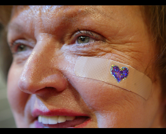 Band-aid - Um bom produto precisa responder às necessidades de um público, diz Sidney Rufca, do Centro Universitário Belas Artes. E foi essa urgência que moveu Earle Dickson. Vendo que sua mulher queimava os dedos ao cozinhar, ele criou adesivos com algodão para os machucados. A invenção resultou na promoção do americano, que passou de comprador a vice-presidente da Johnson & Johnson. Band-aid - Um bom produto precisa responder às necessidades de um público, diz Sidney Rufca, do Centro Universitário Belas Artes. E foi essa urgência que moveu Earle Dickson. Vendo que sua mulher queimava os dedos ao cozinhar, ele criou adesivos com algodão para os machucados. A invenção resultou na promoção do americano, que passou de comprador a vice-presidente da Johnson & Johnson.