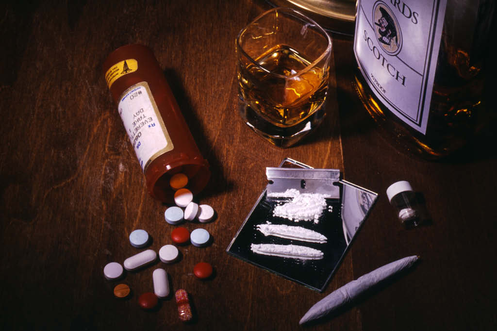 Abuso de álcool e drogas aumenta o risco de esquizofrenia