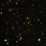10 mil galáxias numa mesma imagem, mostrando uma área do universo situada a bilhões de anos-luz.