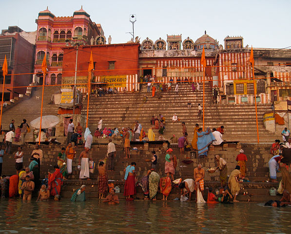 597px-Kedar_Ghat_in_Varanasi