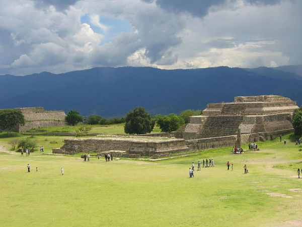 640px-monte_alban_temple_2006_08