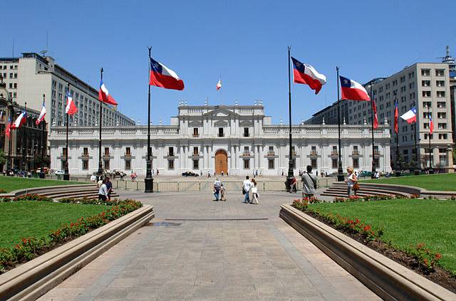640px-palacio_de_la_moneda_desde_plaza_de_la_constitucio_n