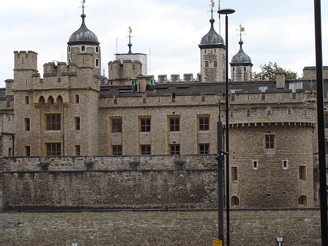640px-Tower_of_London.001_-_London