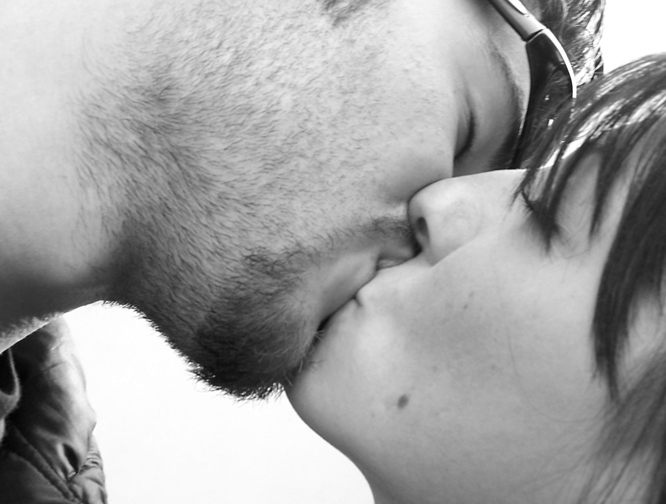 Os 16 tipos de beijos descritos no Kama Sutra Super foto