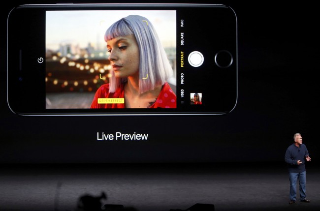 Phil Schiller, Senior Vice President of Worldwide Marketing at Apple Inc, discusses the depth of field and bokeh effects in the iPhone 7 Plus during an Apple media event in San Francisco, California, U.S. September 7, 2016.  REUTERS/Beck Diefenbach