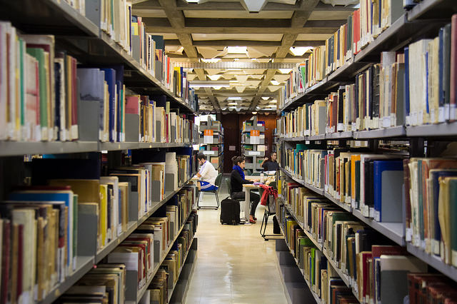 cada-hora-que-voce-passa-na-biblioteca-vale-r-1-em-livros-para-comunidade-do-rj