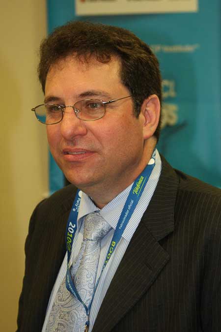 cparty-mitnick-close-450-67