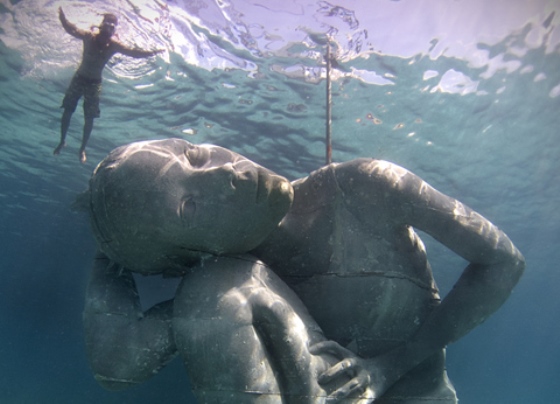 escultura-marinha-gigante-alerta para-colapso-oceanos-abre-blog-redacao