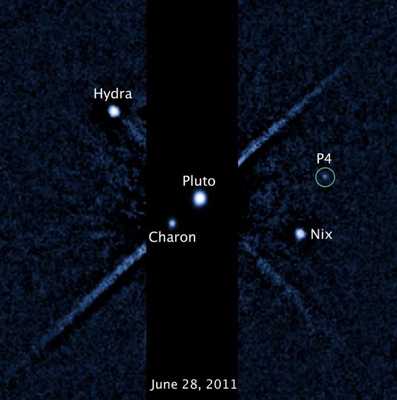 hst_pluto_moon4