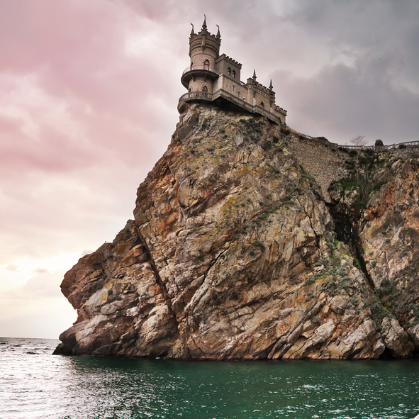 Castelo Ninho das Andorinhas. Foto: LenorLux | iStock