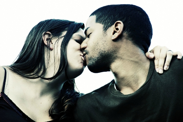 Beijo pode aliviar alergia