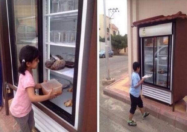 saudita-instala-geladeira-combate-fome