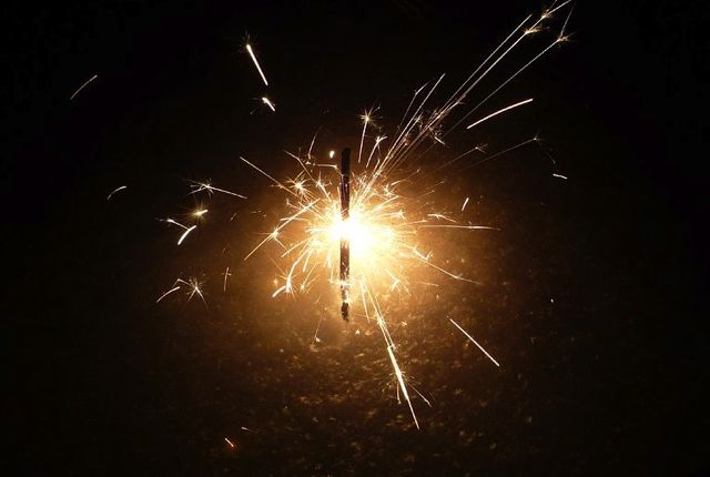 sparkler_5311651327-1