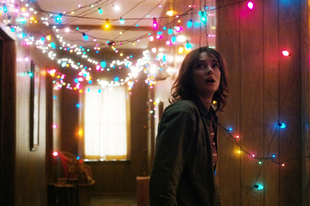 Luzes de natal estão em falta por causa de Stranger Things
