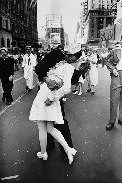 vj-day-in-times-square