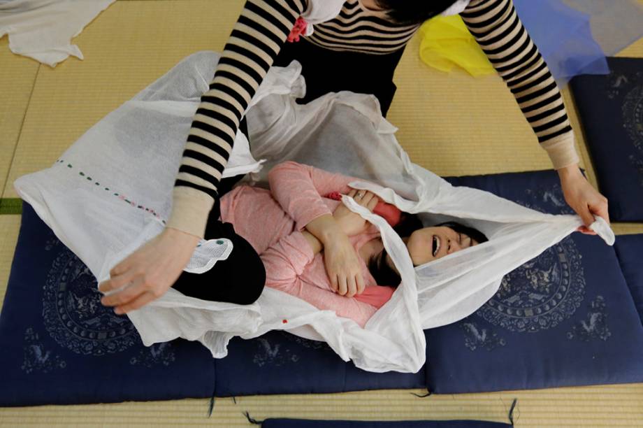 A terapia 'Otonamaki' significa 'embrulho humano' A terapia 'Otonamaki' significa 'embrulho humano'