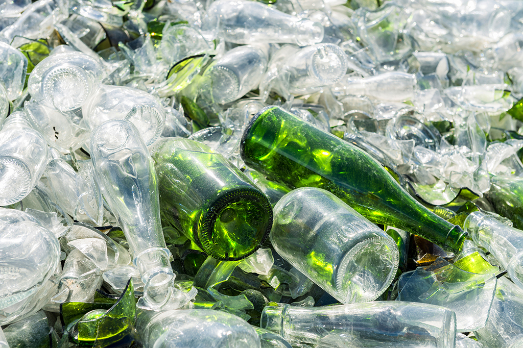 Cientistas criam bateria potente com garrafas de vidro usadas