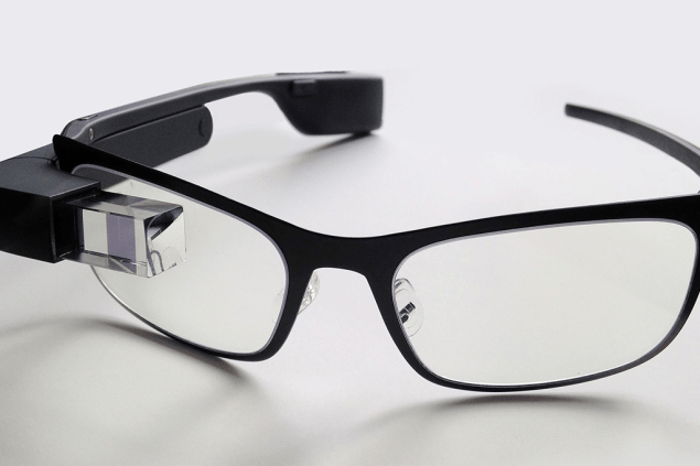 Lembra dele? O Google Glass era o marco definitivo de que o futuro havia chegado - mas, lançado antes da hora e com um preço alto, caiu em esquecimento Lembra dele? O Google Glass era o marco definitivo de que o futuro havia chegado - mas, lançado antes da hora e com um preço alto, caiu em esquecimento