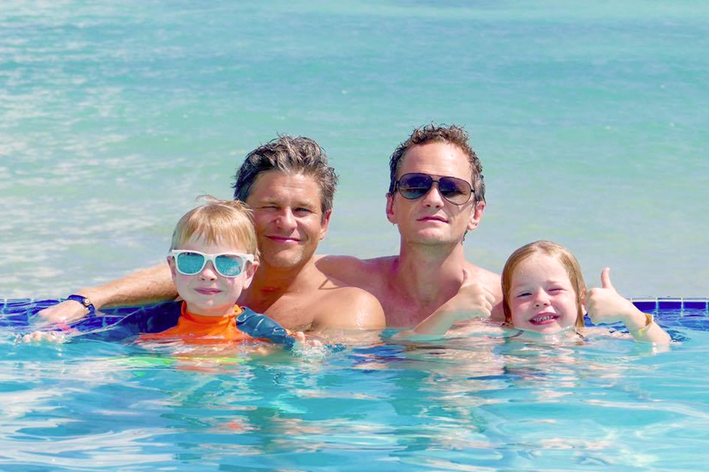 Pais gays se envolvem mais na vida dos filhos