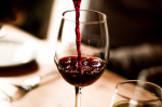 4 maneiras de abrir vinho sem saca-rolha