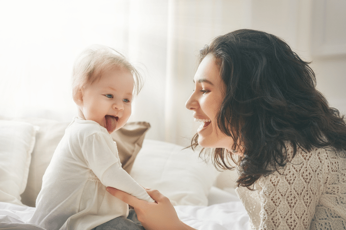 mães de qualquer país falam com seus bebês sempre com a mesma voz