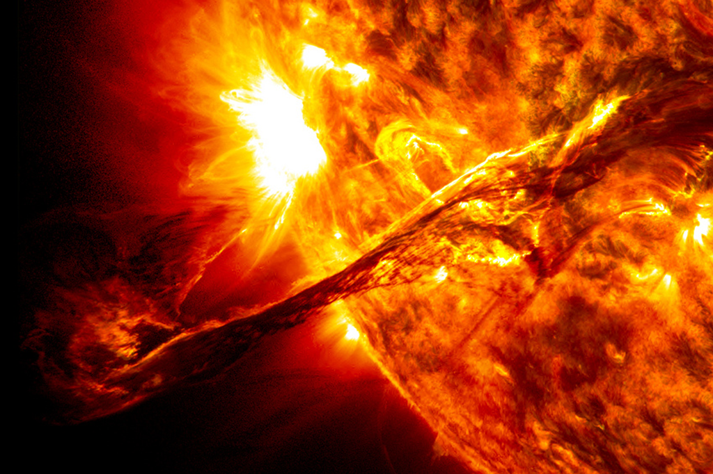 Como o Sol é uma bola de fogo se no espaço não há oxigênio para combustão?  | Super