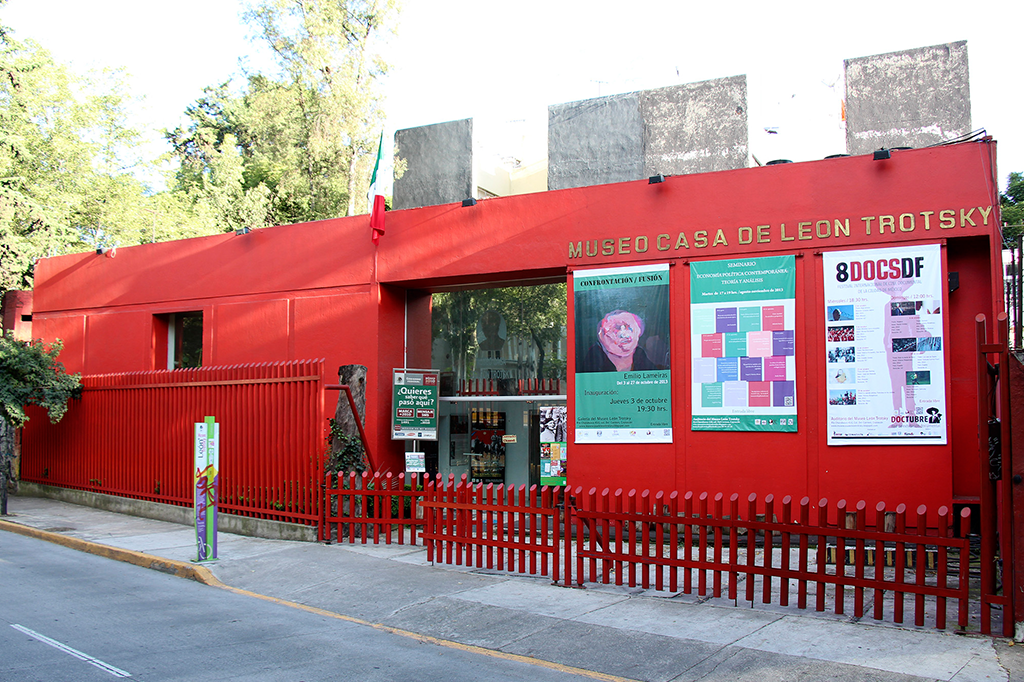TURISMO REVOLUCIONÁRIO: A última casa em que Trotsky viveu, em Coyoacán, virou museu — o Museo Casa de Leon Trotsky, mantido pelo único parente próximo ainda vivo: o neto Esteban, de 91 anos.