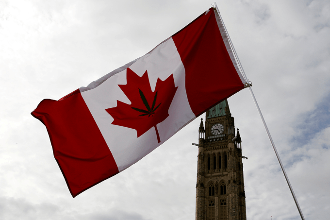 Como vai ser a legalização da maconha no Canadá?_home