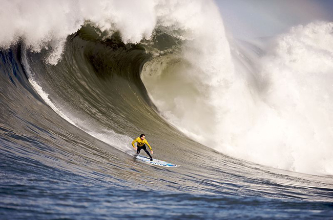 800px-Mavericks_Surf_Contest_2010b