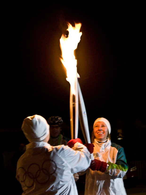 2009-11-23-IMG_8575-Olympic_Flame_Passes