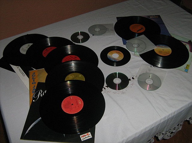 640px-Vinyl_Albums