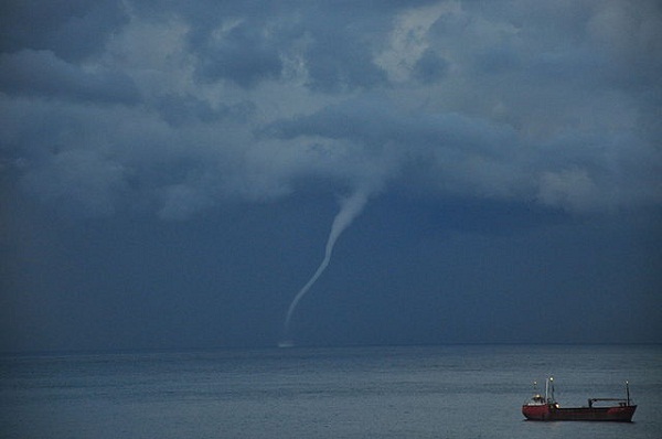 Tromba_marina_Estrecho_de_Gibraltar_1