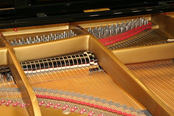 Piano_inside