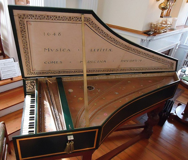 Harpsichord_in_a_church