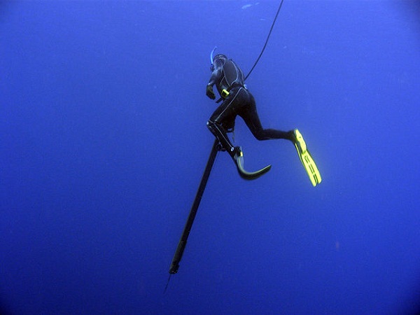 640px-Spearfisherman_Ryu_Kyu_Islands_July_2007