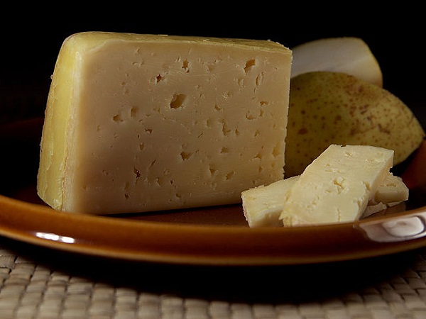640px-Tilsit_cheese