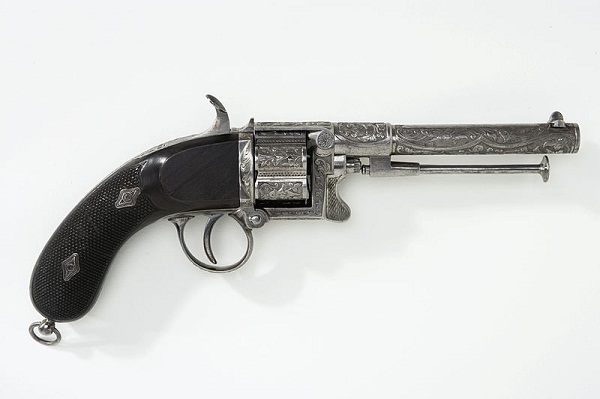 800px-Revolver_-_Livrustkammaren_-_73909