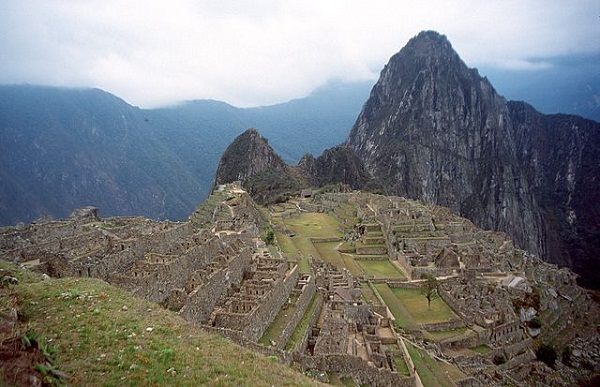 640px-Machu-picchu-c04