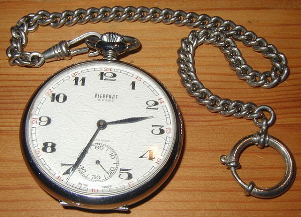 640px-Pocket_watch_with_chain