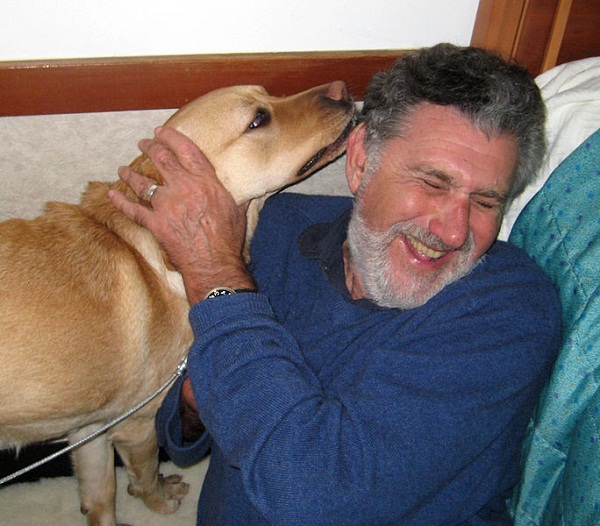 684px-Elliot_Aronson_and_guide_dog_2011