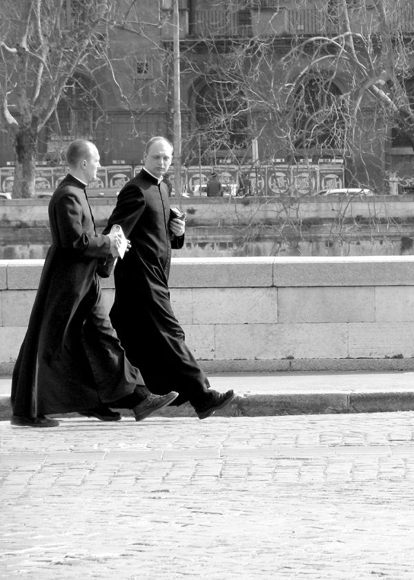 Priests_rome