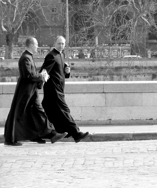 Priests_rome
