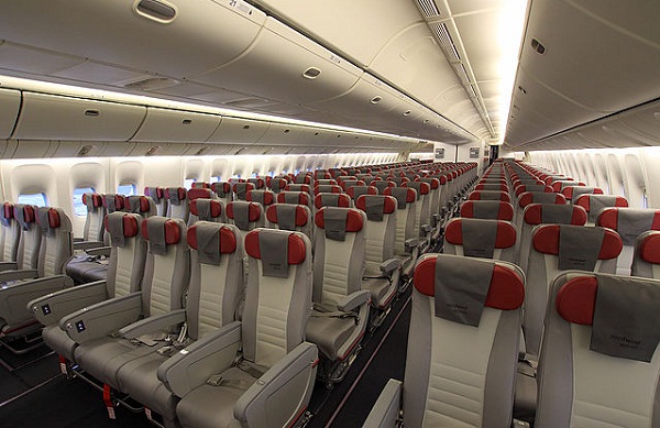 O que acontece se a porta de um avião abrir durante o voo?