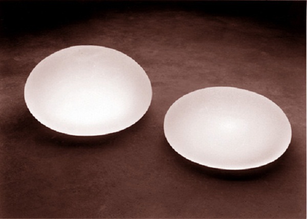 Saline-filled_breast_implants