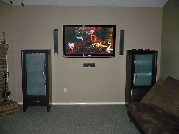640px-Plasma_Flat_Panel_Mounted_on_a_wall