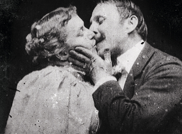 Quem deu o primeiro beijo na boca em um filme?